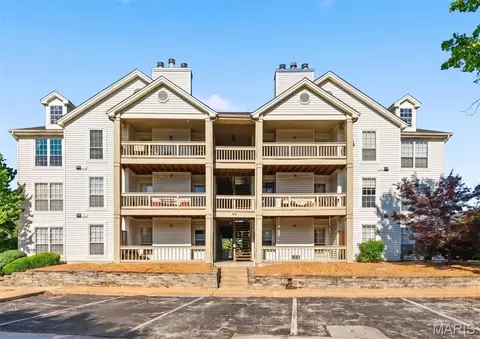 1445 Whispering Creek Dr #J, Ballwin, MO 63021