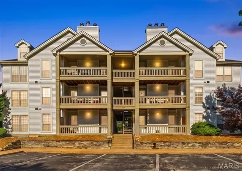 1445 Whispering Creek Dr #J, Ballwin, MO 63021