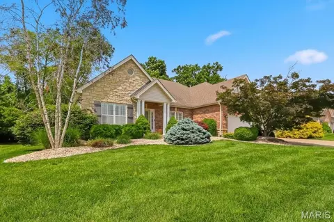 5532 Wooded Creek Dr, Saint Charles, MO 63304