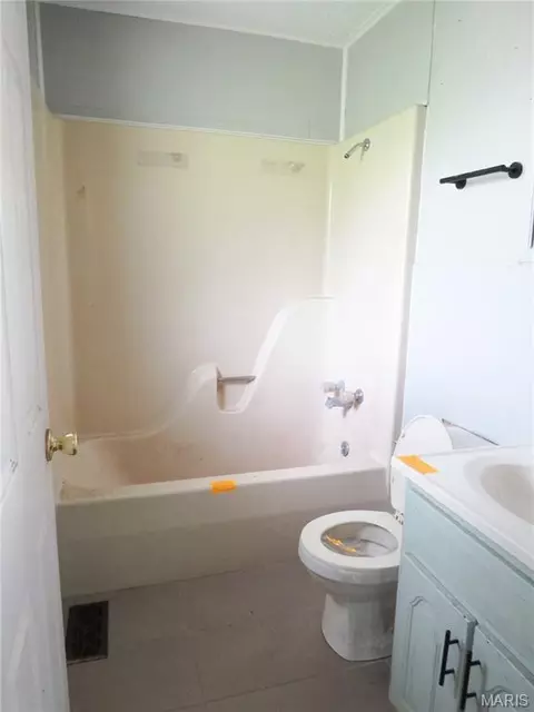 Bath - 1140 Sycamore Ln, Saint Clair, MO 63077 photo 1 of 3