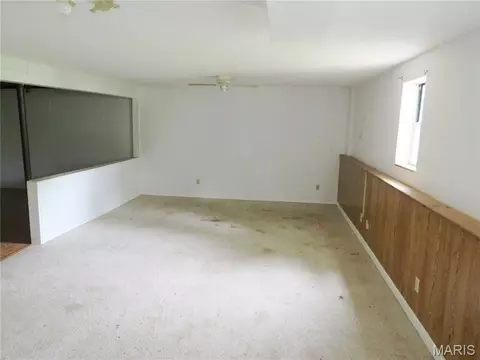 Living - 1140 Sycamore Ln, Saint Clair, MO 63077 photo 3 of 5