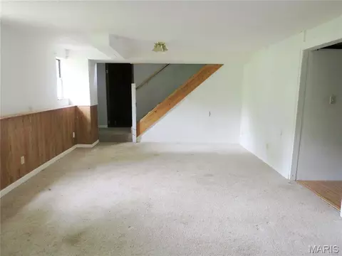 Living - 1140 Sycamore Ln, Saint Clair, MO 63077 photo 4 of 5