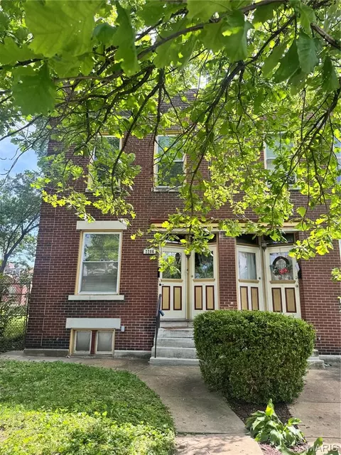 2206 Victor St, Saint Louis, MO 63104