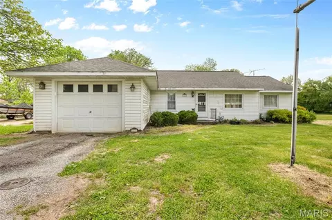 117 S West St, Sorento, IL 62086