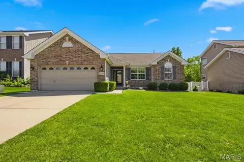 204 Graygate Ct, Lake Saint Louis, MO 63367
