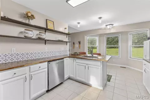 1036 Ridgewood Farms Rd, Farmington, MO 63640