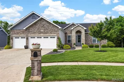 1005 Timber Bluff Dr, Wentzville, MO 63385