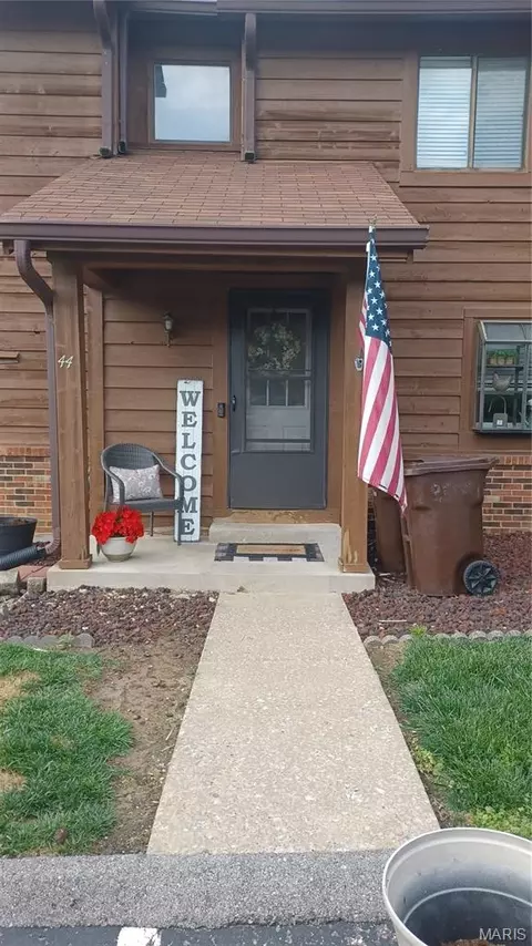 44 Cedar Grove Ct #B, Saint Charles, MO 63304