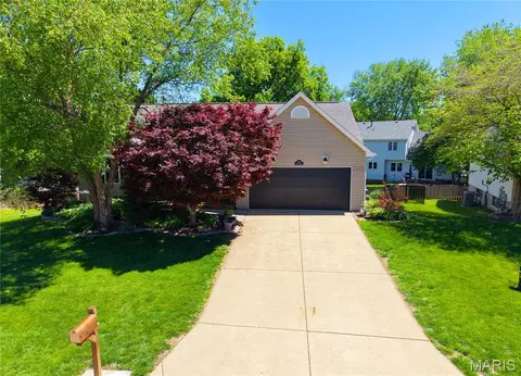 554 Prentice Dr, Saint Peters, MO 63376