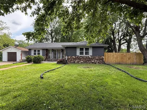 1906 Florence St, Cahokia, IL 62206