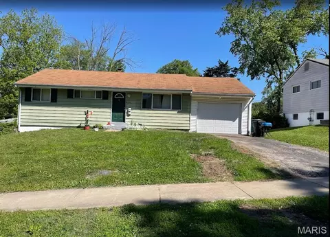 7753 Paddington Dr, Saint Louis, MO 63121