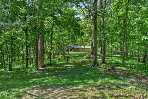 1565 Centerville Rd, Columbia, IL 62236