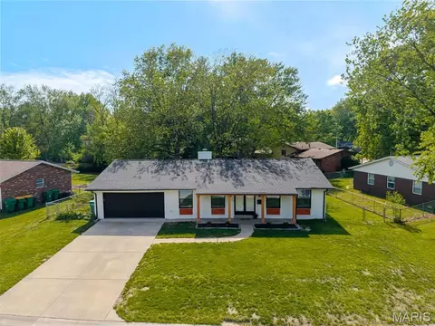 510 Rebecca Dr, O'fallon, IL 62269