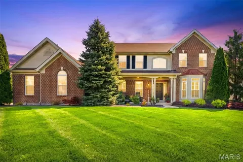 319 Braeswick Dr, Lake Saint Louis, MO 63367