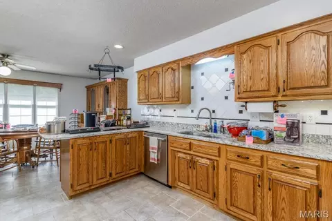 Kitchen - 17140 Lemming Ln, Saint Robert, MO 65584 photo 2 of 3