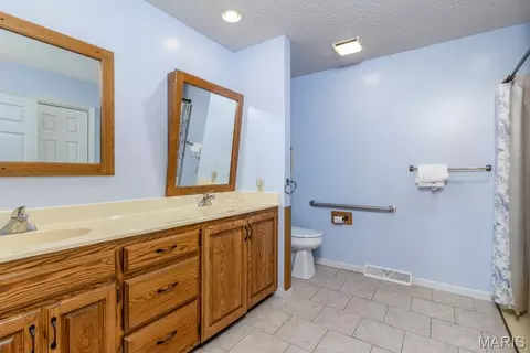 Bath - 17140 Lemming Ln, Saint Robert, MO 65584 photo 2 of 3