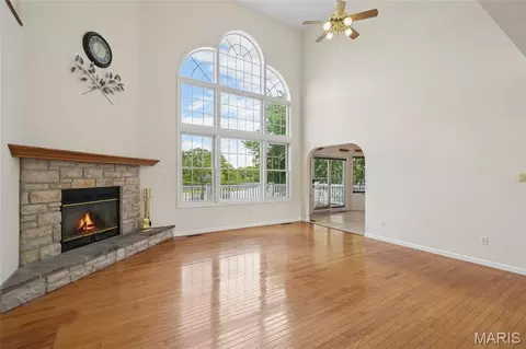 101 W Lakeview Dr, De Soto, MO 63020