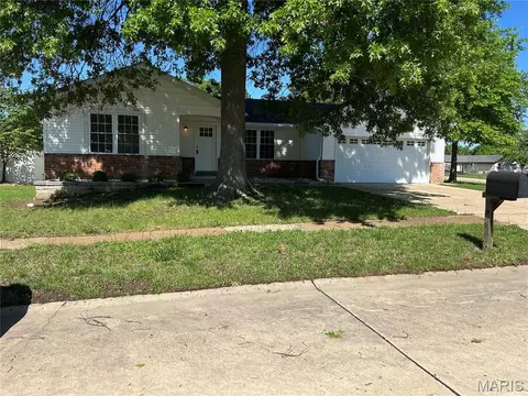 763 Wagon Ridge Dr, Fenton, MO 63026