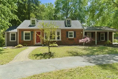 100 Calverton Rd, Calverton Park, MO 63135
