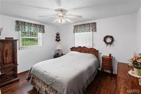 Bedroom - 156 Crest Haven Dr, Belleville, IL 62221 photo 2 of 3