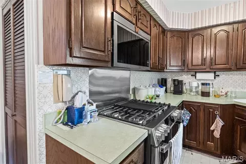 Kitchen - 156 Crest Haven Dr, Belleville, IL 62221 photo 2 of 3