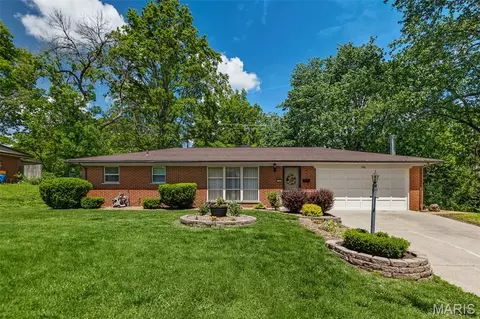 156 Crest Haven Dr, Belleville, IL 62221