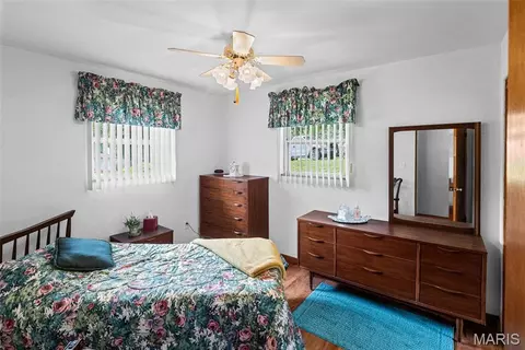 Bedroom - 156 Crest Haven Dr, Belleville, IL 62221 photo 3 of 3