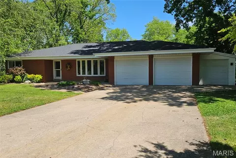 26630 Lakeview Ter, Godfrey, IL 62035