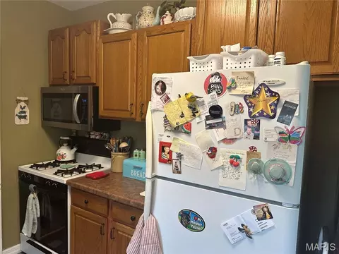 Kitchen - 104 W Jasper St, Steeleville, IL 62288 photo 2 of 3