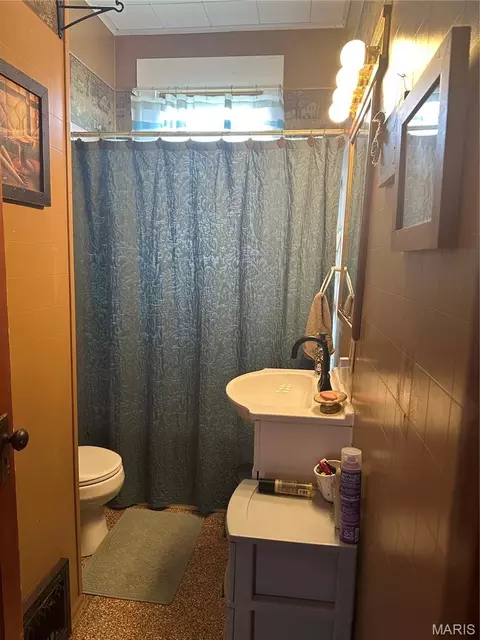 Bath - 104 W Jasper St, Steeleville, IL 62288 photo 1 of 1