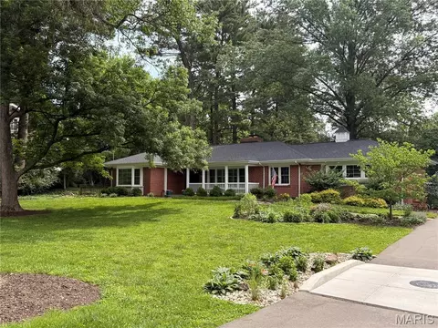 526 Selma Ave, Webster Groves, MO 63119