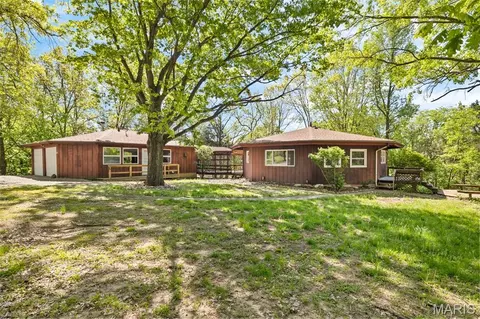 60 My Ln, Hillsboro, IL 62049