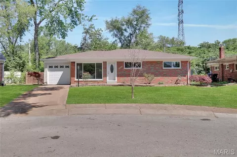 1592 Mendell Dr, University City, MO 63130