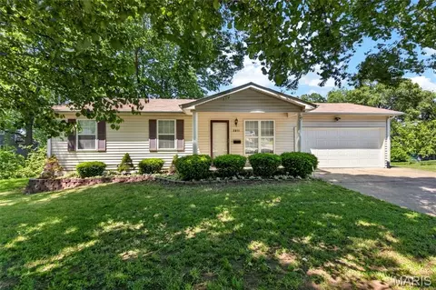 3911 Jane Ave, Saint Ann, MO 63074