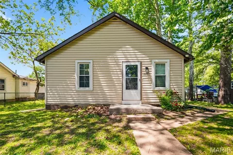 2427 N 7th St, Saint Charles, MO 63301