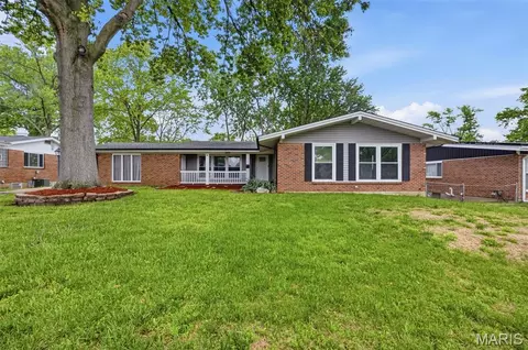 3175 Harness Dr, Florissant, MO 63033