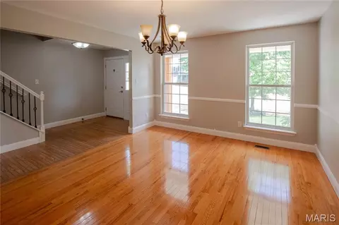 Living - 3 Oak Mill Ct, Imperial, MO 63052 photo 2 of 5