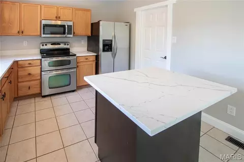 Kitchen - 3 Oak Mill Ct, Imperial, MO 63052 photo 2 of 2