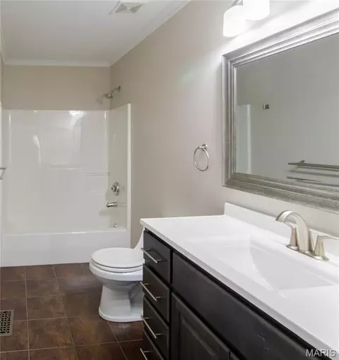 Bath - 3 Oak Mill Ct, Imperial, MO 63052 photo 3 of 4