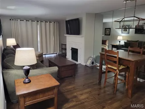 950 E Rue De La Banque #310, Creve Coeur, MO 63141