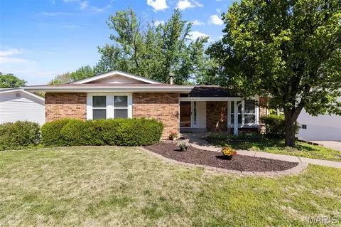 829 Forest Village Dr, Ballwin, MO 63021
