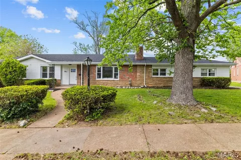 3 Nob Hill Ln, Saint Louis, MO 63130