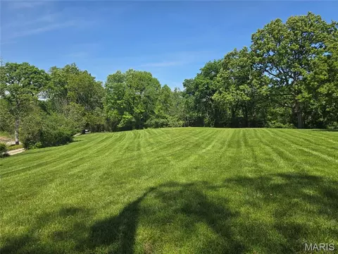 64 Crescent Ave, Twin Oaks, MO 63088