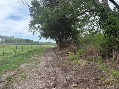 86 Honeysuckle Rd, Marissa, IL 62257