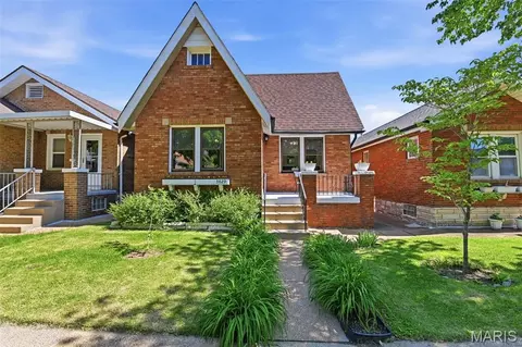 3829 Burgen Ave, Saint Louis, MO 63116