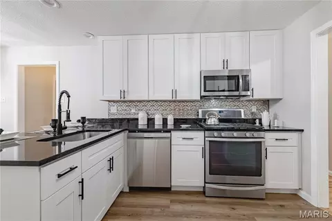 Kitchen - 415 Montbrook Dr, O'fallon, MO 63366 photo 3 of 5
