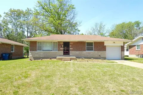 247 Royce Dr, Ferguson, MO 63135