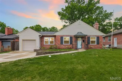 986 Glenbrook Ave, Glendale, MO 63122