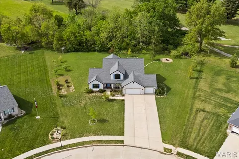 3713 Golfview Cir, Shiloh, IL 62221