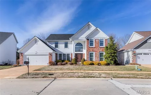 752 Charleston Oaks Dr, Ballwin, MO 63021